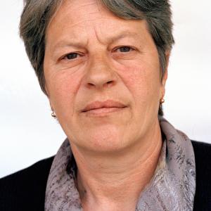 Almasa A. (2005)  - Almasa A. Rođena 23.06.1952. godine u Srebrenici. Njen muž i stariji sin i dalje se vode nestalim. Almasa i njen mlađi sin uspjeli su 1993. godine pobjeći sa zadnjim transportom iz Srebrenice, dok se general UN-a Philipph Morillon tamo zadržo i nakon čega se Srebrenica proglasila prvom zaštićenom zonom UN-a na svijetu. Da bi Almasa mogla renovisati svoju kuću u Srebrenici trebala bi joj donacija. Ona želi i dalje vikendom da ide «svojoj kući», ali neće ni slučajno da njen sin mora živjeti tamo. Oni žive u Tuzli. 
