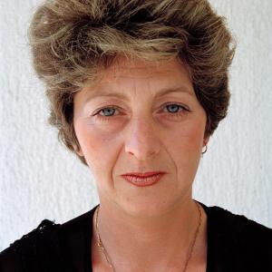 Svetlana J.  (2000)  - Svetlana: Rođena 19.06.1959 godine u Srebrenici. Njen muž je bio bosanski musliman. Svetlana sa porodicom, mužem i dvoje djece je izbjegla u Srbiju kada je počeo rat 1992-e godine. Porodica njezinog muža je mislial da on nije siguran u Srbije, te je on pokušao da se vrati u Srebrenicu. Nakon toga svaki trag o Svetlaninom mužu se gubi. On se još uvijek vodi kao nestao. Svetlana se vratila u Srebrenicu nakon rata. Ona ima dvije kcerke i nezaposlena je.