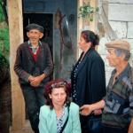 Dada M. (2000)  - Živjet ?u da bih se mogla vratiti u moju ku?u zajedno sa mojom porodicom, kao ovaj djed Ša?ir. On se prvi vratio u Srebrenicu. 
