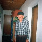 Selma M. (2000)  - Svekar moje snahe se pomoli svaki dan za povratak svojih sinova. On ih je izgubio u ratu a još uvijek ih čeka. Sad živi zajedno sa svojim snahama i unučadima.