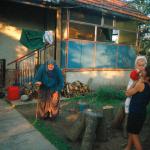 Selma M. (2000)  - Ova žena i danas dan čeka svog nestalog sina i trojicu unuka.