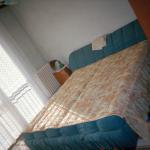 Svetlana J.  (2000)  - Ova me soba posjeća na moju prošlost. Sada je prazna.