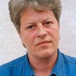 Almasa A. (2000)  - Almasa A. Rođena 23-eg Juna 1952 u Srebrenici. Njen muž i stariji sin vode se nestalim od pada Srebrenice.; Almasa i njen mlađi sin uspjeli su 1993. godine pobjeći sa zadnjim transportom iz Srebrenice; dok se general UN-a Philipph Morillon tamo zadržo i nakon čega se Srebrenica proglasila prvom zaštićenom zonom UN-a na svijetu. Almasa živi u Tuzli.