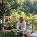 Almasa A. (2005)  - Od naše velike porodice, ostalo je samo malo živih. Jedan od moje braće koji je tu samnom. 
