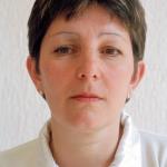 Dubravka M. (2000)  - Dubravka M. Rođena 4-tog Maja 1955. godine u Bijeljini. Sada živi, kako i dugo već prije rata, sa svojim mužem i troje djece u Srebrenici. Njen je muž nezaposlen.
