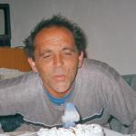 Dada M. (2005)  - Otjeran sa 26 godina, a danas mu je ve? ?etrdeseti ro?endan. ?etrnaest godina se izgubilo u magli. 