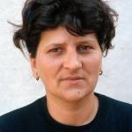 Jasminka S. (2000)  - Jasminka S. Ro?ena 1-og Avgusta  1964. godine u Bratuncu kod Srebrenice, gdje je i živjela. Ona je majka 3 djece i živi od Jula 1995. godine sa porodicom u Tuzli. 
