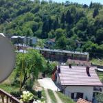 Dubravka M. (2015)  - 
Stara rudarska zgrada u Srebrenici..ina?e rudarskom gradu, mnoge porodice živjele su baš u ovim zgradama. Stanovati u 60-im godinama bila je privilegija... sada ih zovu ,,barake,, U jednoj od tih zgrada zivjela je moja porodica do 73. godine...nosim divne uspomene na te dane.. Photo by Dubravka.           