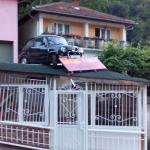 Dubravka M. (2015)  - Nova slastičarnicu.. kafe iako skoro otvorena danas ne radi..nikog nema da oživi grad tužna slika vikenda u Srebrenici,mnogi ovde rade ali vikende provode u nekim ljepšim mjestima.. 