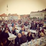You (2015)  -  Veceras je posebna noc u Tuzli. Organizovan je Iftar za 1600 postaca. U velikom broj su dosli gradjani Postaci a i posmatraci ovog velikog dogadjaja u nasem gradu. Hvala organizatoru a bogami i vrijednim gradjanima.             